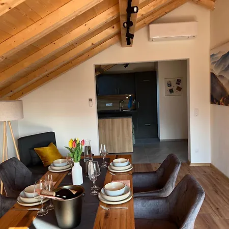 Gernblick - Neue Dachwohnung Mit Bergblick Und Kostenlosem Privatparkplatz Apartmán Grassau (Bavaria)