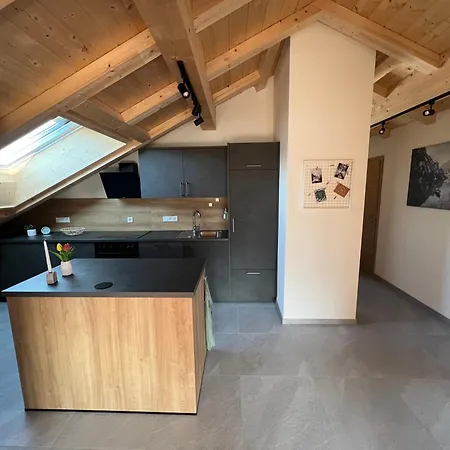 Gernblick - Neue Dachwohnung Mit Bergblick Und Kostenlosem Privatparkplatz Apartmán