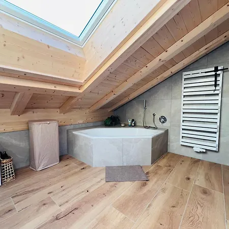 Gernblick - Neue Dachwohnung Mit Bergblick Und Kostenlosem Privatparkplatz * Grassau (Bavaria)